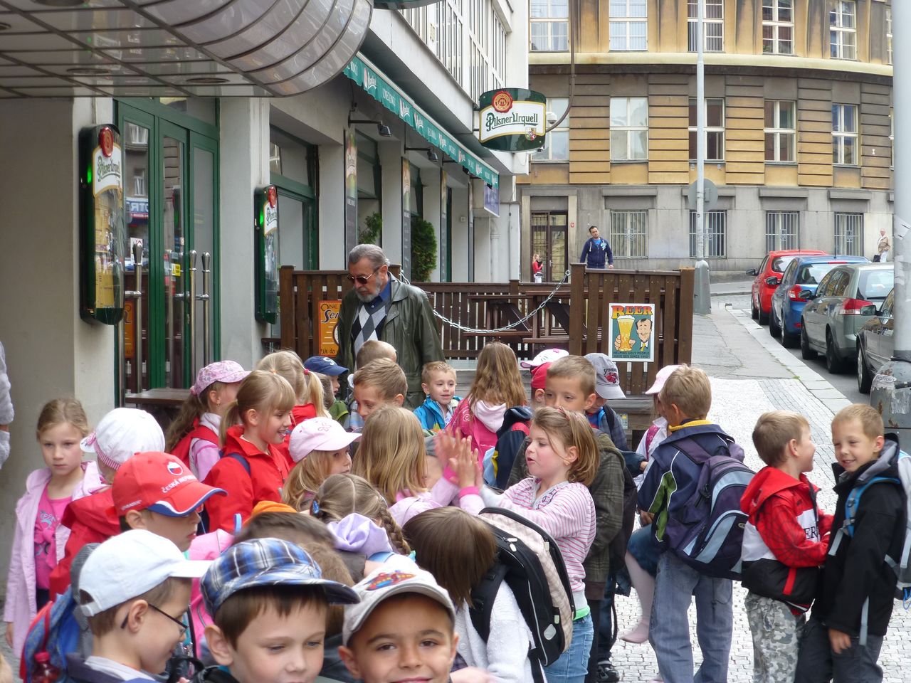 krátíme si čekání, než nás pustí dovnitř